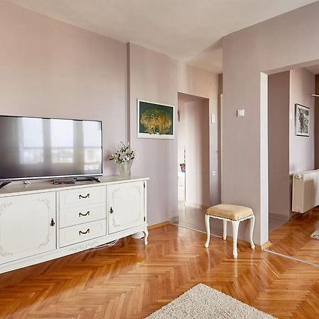 Spacious Modern Apartment In Peaceful Neighborhood Skopje Eksteriør billede
